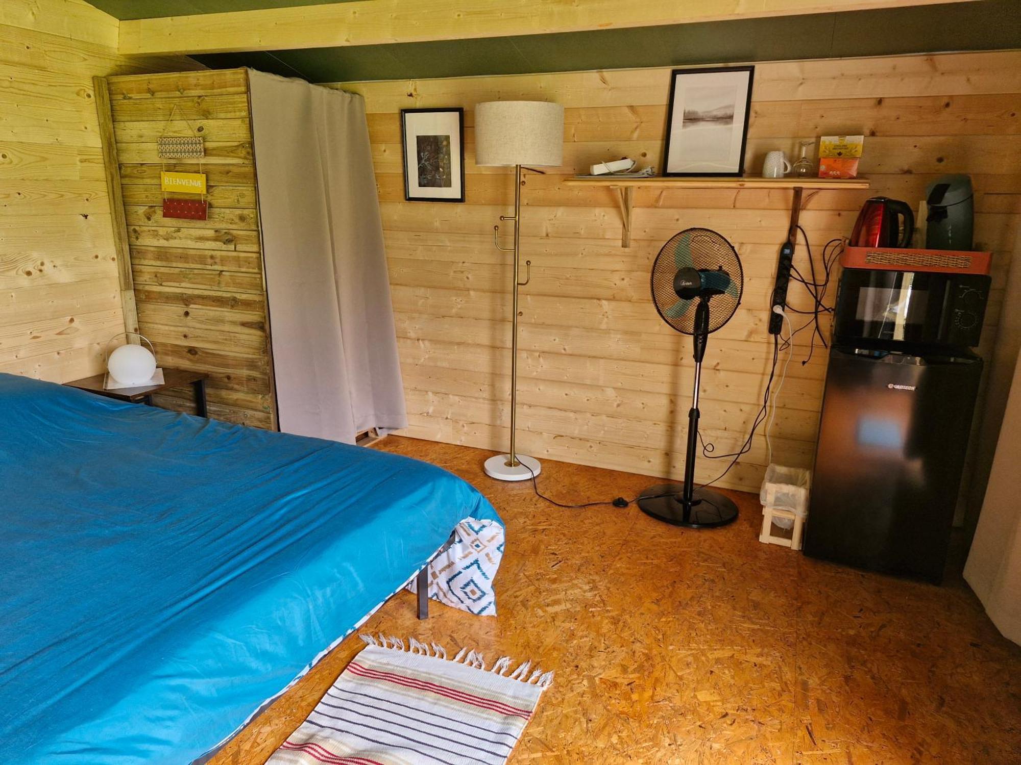 La Cabane Des Lucioles Saint-Julien-Boutieres Zimmer foto